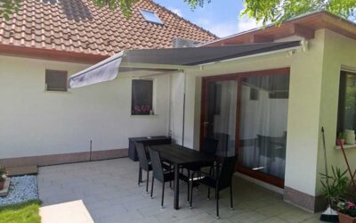 Árnyékolás kényelmesen, stílusosan: a karos napellenző